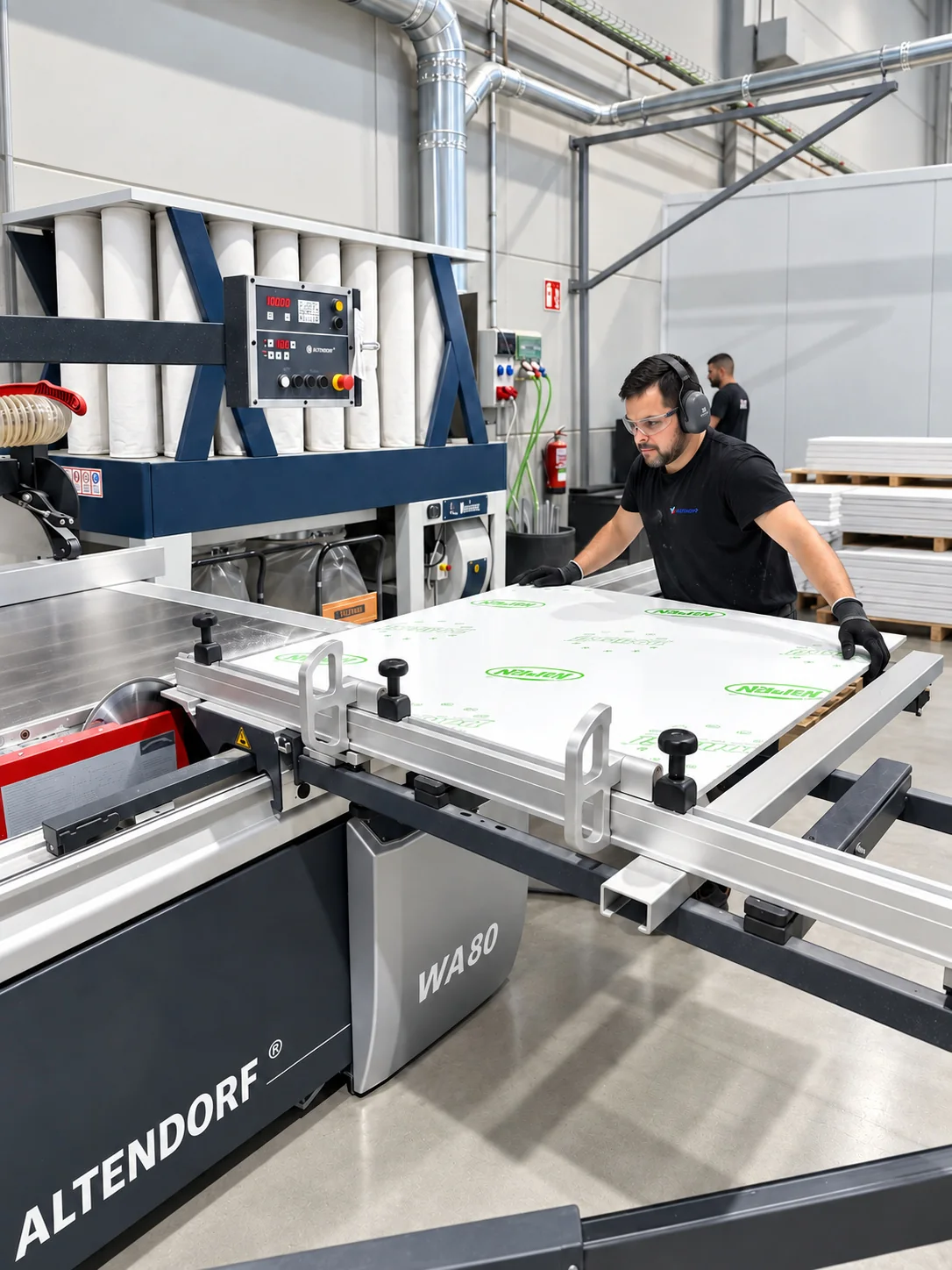 Corte por control numérico (CNC) de tableros en la sierra escuadradora